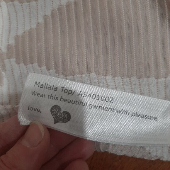 FREE WITH PURCHASE Boho minimalist sheer knit sleeveless texture top - Picture 12 of 13